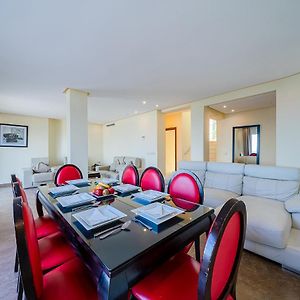 Four-Bedroom Apartment Sea View